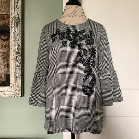 Calvin Klein Houndstooth Mixed Floral Embroidered Bell Sleeve Top - Picture 2 of 16